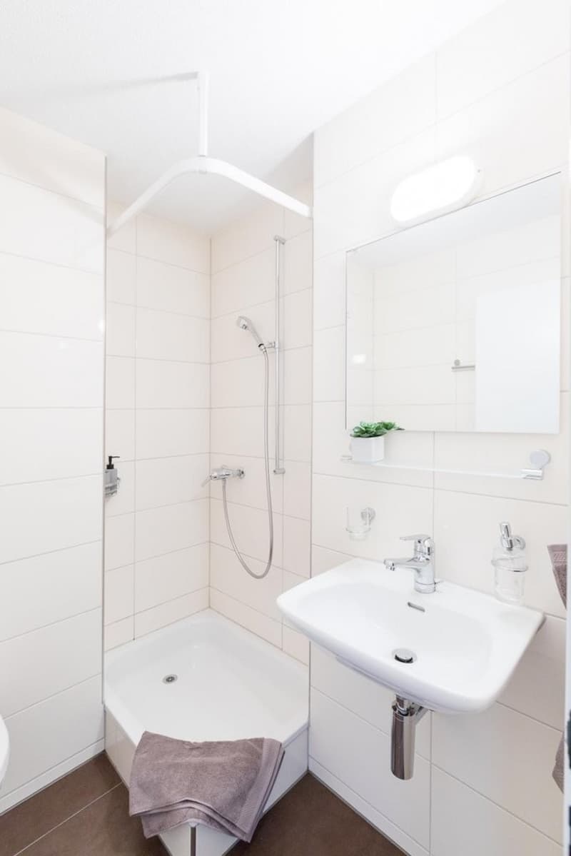 Badezimmer mit Dusche