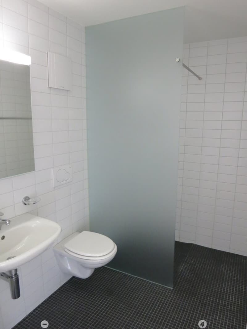 Badezimmer mit Dusche