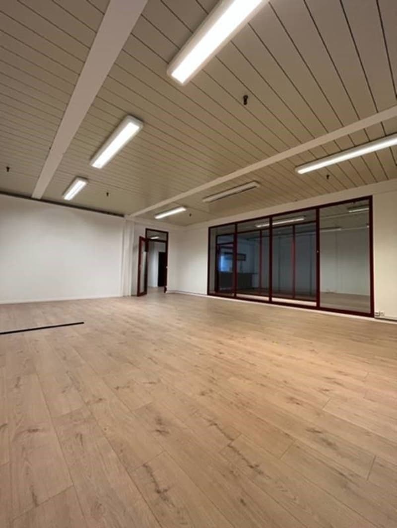 Vos nouveaux bureaux proche de l'autoroute ! (7)
