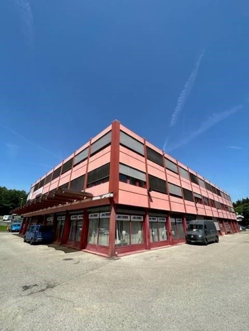 Vos nouveaux bureaux proche de l'autoroute ! (1)