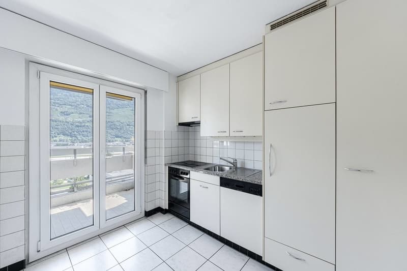 Occasione unica! Affascinante appartamento in un quartiere residenziale a Sion! (3)