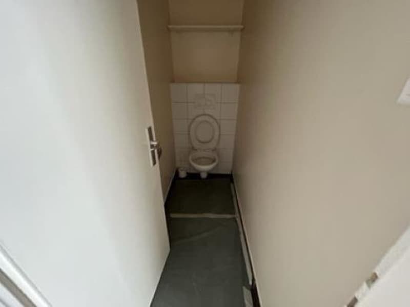 28558.02.420040wc.jpg