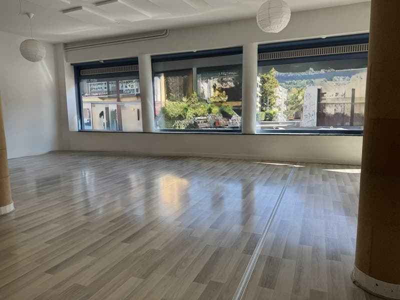 salle_principale_depuis_porte_salle_a_manger.jpg