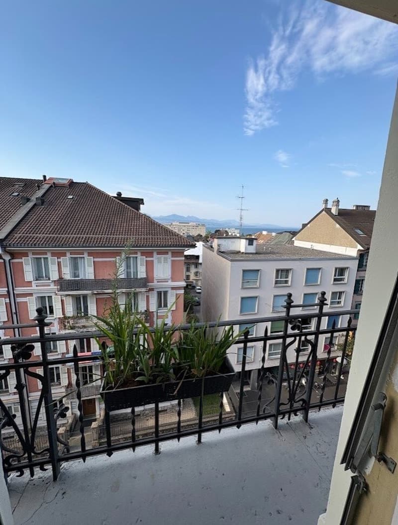 balcony_2.jpg