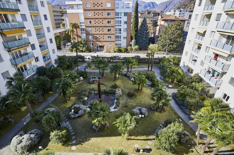 Luminoso 3.5 locali immerso nel verde nel cuore di Locarno (8)