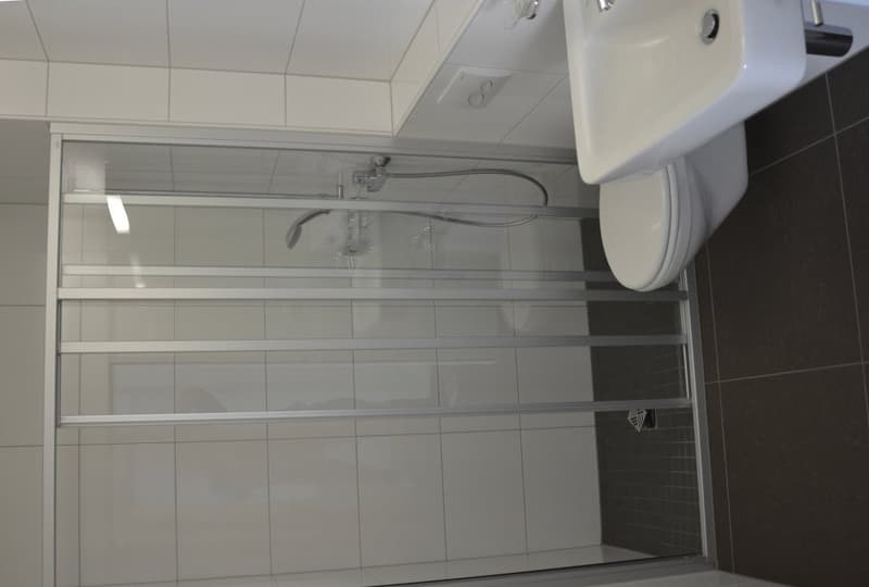 Bad mit Dusche - kann vom Hauptobjekt abweichen