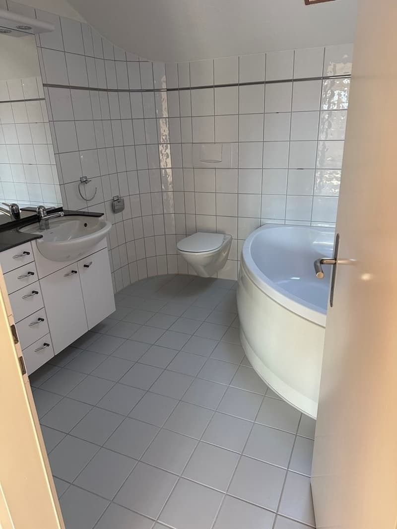 Badezimmer_mit_Badwanne.jpg