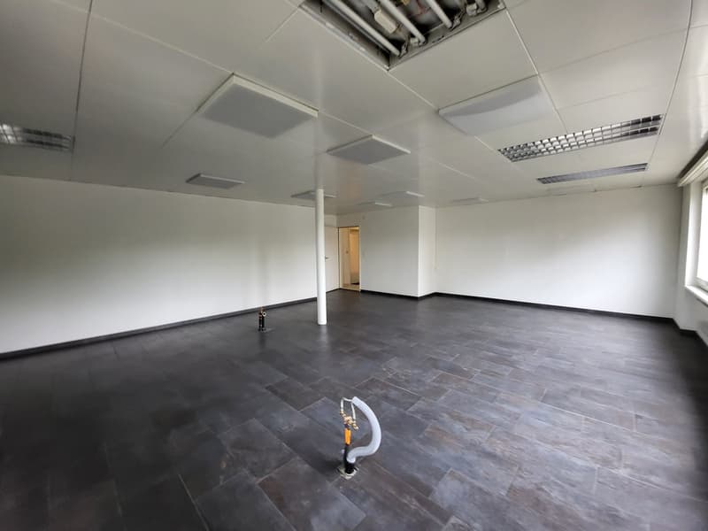 Espace de bureau au 1er étage dans un emplacement idéal ! (3)