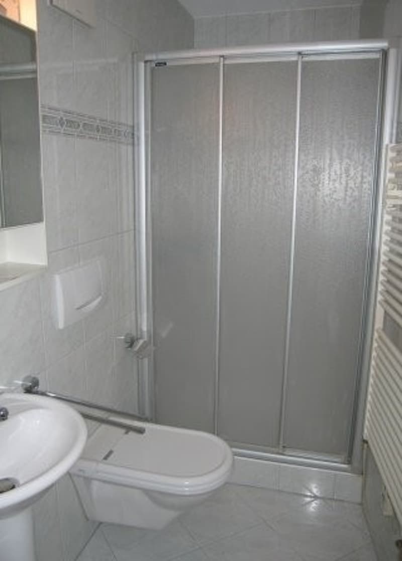 separates WC