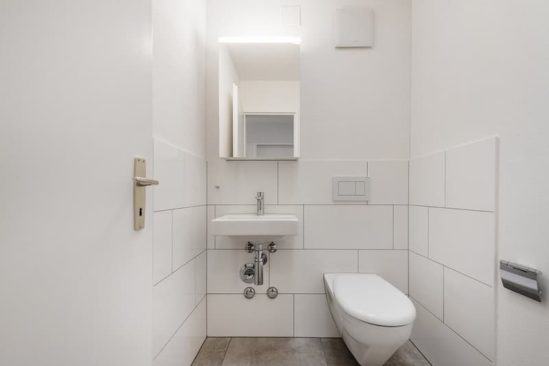 separates WC