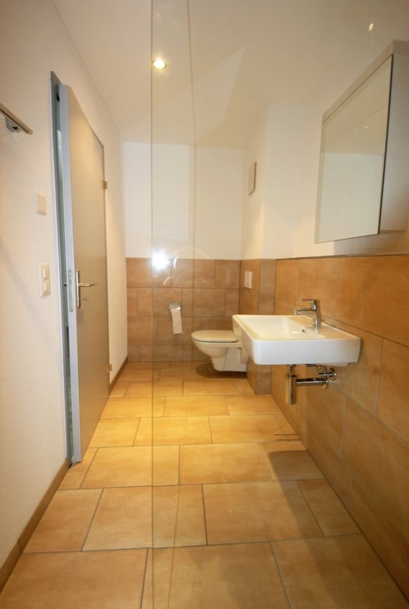 separates WC