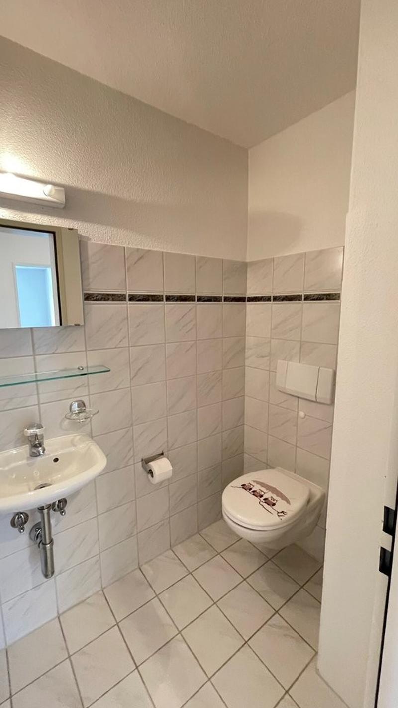 separates WC