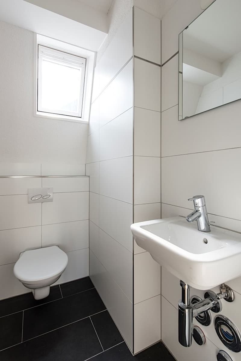separates WC