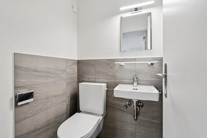 separates WC
