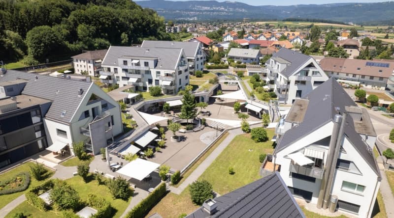Attractive commercial spaces in the lively center of Studen BE, ideal location for your business success (3)