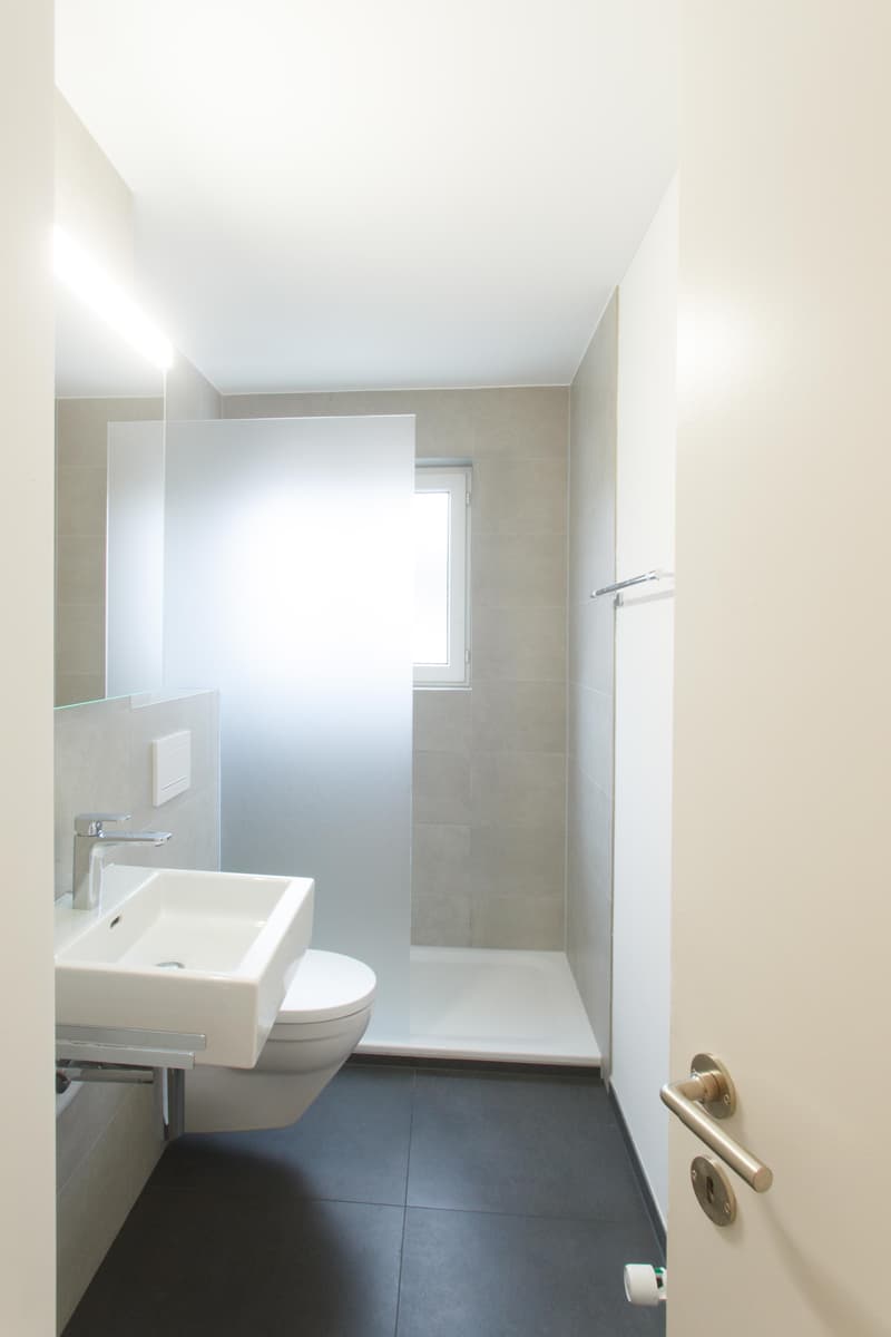 Sanierte und helle 3.0-Zimmer-Wohnung an bestens erschlossener Lage (5)