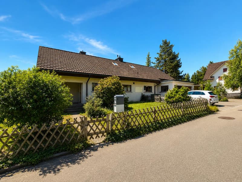 Erstbezug: sanierte und grosszügige 3.5-Zimmer-Dachwohnung (1)