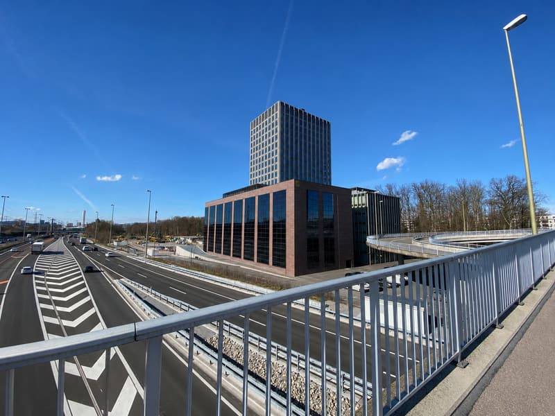 Exklusive Büro- und Showroomflächen mit Autolift  bis zu 5'700 m² (2)