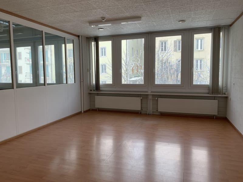 Administrative surface of approx. 290m2 for rent on the 1st floor in Le Locle (3)