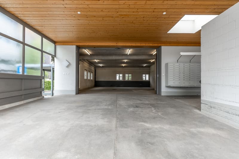 Spacious commercial space (formerly postal delivery point) (2)