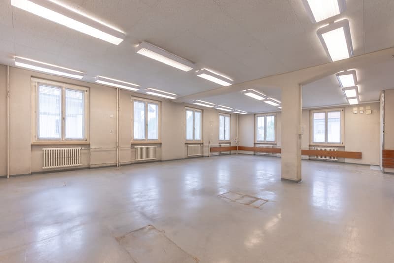 Spacious commercial space (formerly postal delivery point) (5)
