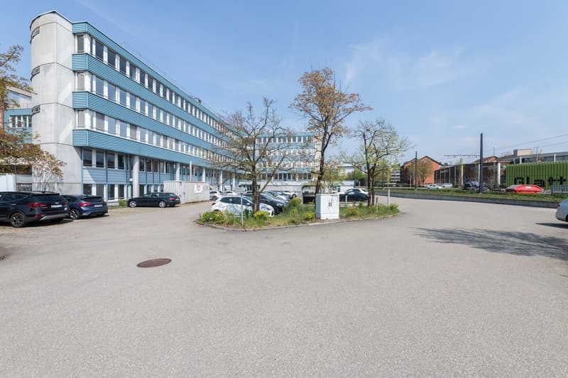 Espace commercial dans la zone industrielle de Wallisellen (2)