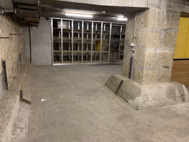 Grand dépôt de 150 m2 à louer au sous-sol à l'Hôtel des Postes à Neuchâtel (9)