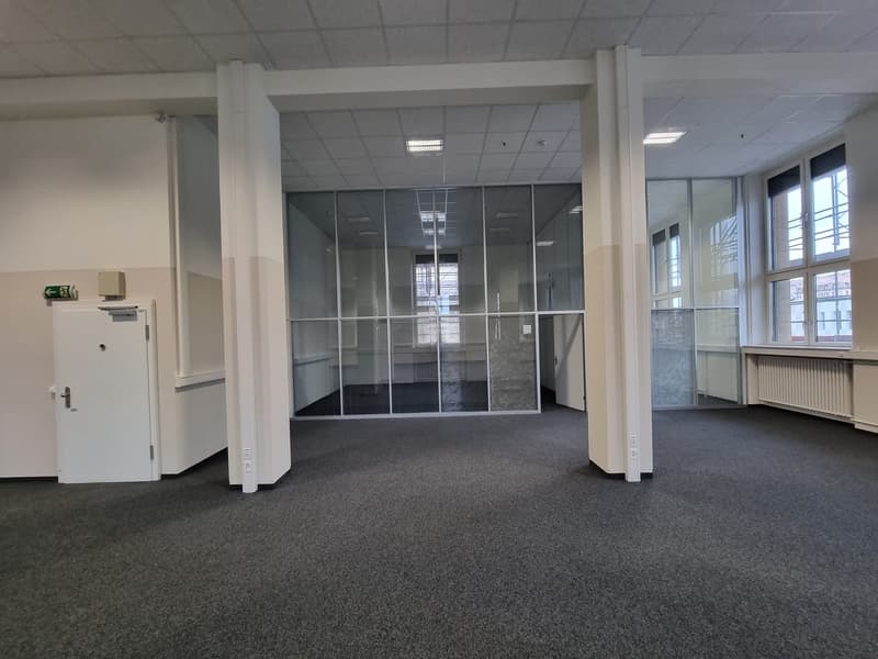 In affitto superficie di uffici di 363 m2 con angolo cucina (7)