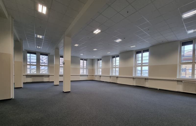 In affitto superficie di uffici di 363 m2 con angolo cucina (3)