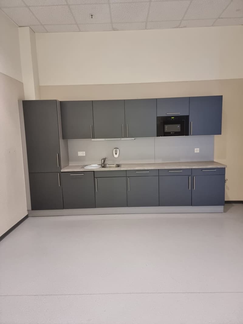 In affitto superficie di uffici di 363 m2 con angolo cucina (6)