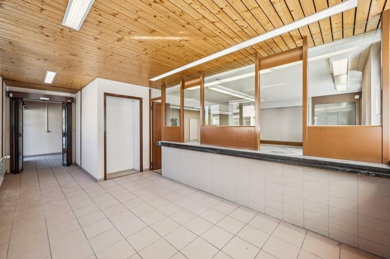 Spacious commercial space for rent in Cornol (10)