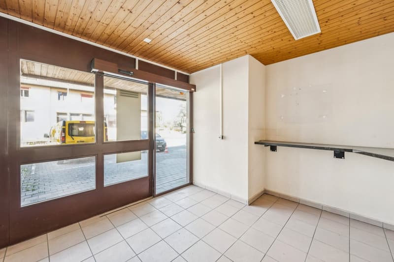 Spacious commercial space for rent in Cornol (8)