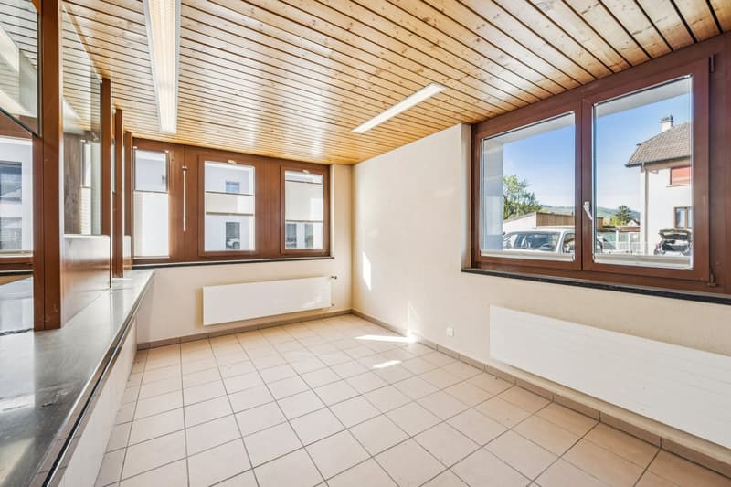 Spacious commercial space for rent in Cornol (6)