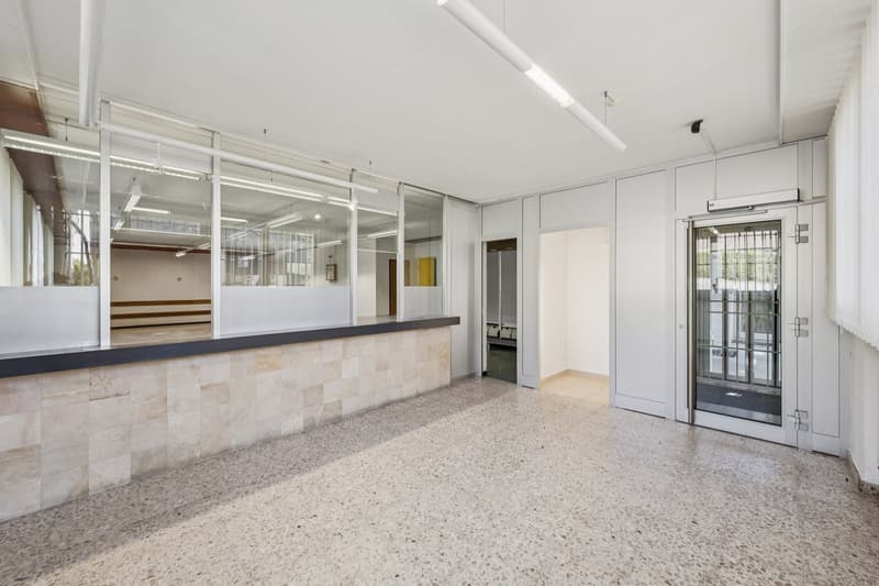 Ampio ufficio in affitto a Develier (10)