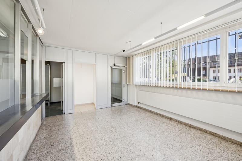 Ampio ufficio in affitto a Develier (11)