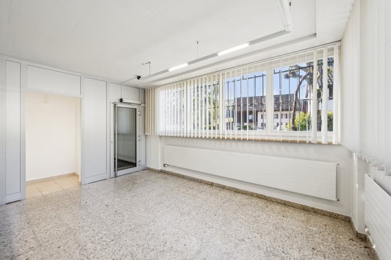 Ampio ufficio in affitto a Develier (7)