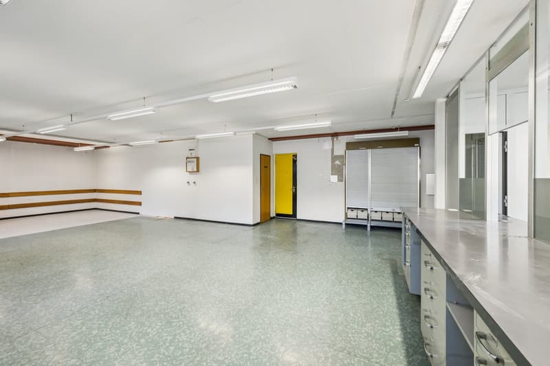 Ampio ufficio in affitto a Develier (5)