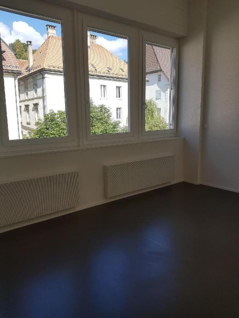Beautiful 2-room apartment on the 2nd floor for rent in Le Locle, ideally located (3)