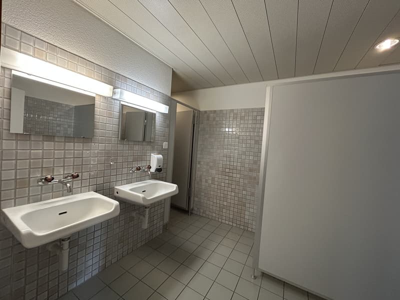 Spazio flessibile per ufficio o studio in posizione centrale a Rüti ZH! (7)