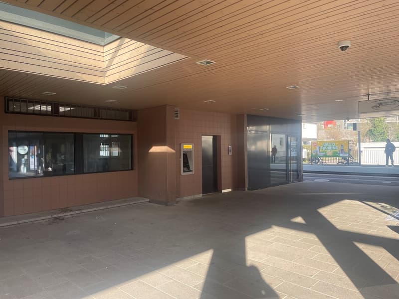 Attraktive Geschäftsfläche an bester Lage in Therwil (1)