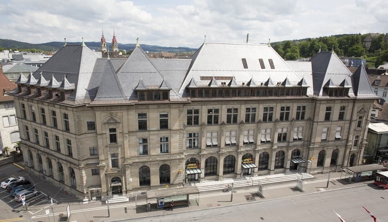Superbe surface dans l'ancien bâtiment des postes RDC/ÉTAGE INTERMÉDIAIRE (13)