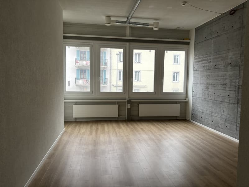 53 m2 office for rent in the heart of Le Locle (2)