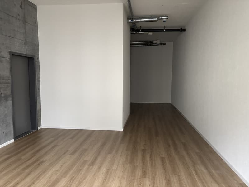 53 m2 office for rent in the heart of Le Locle (3)