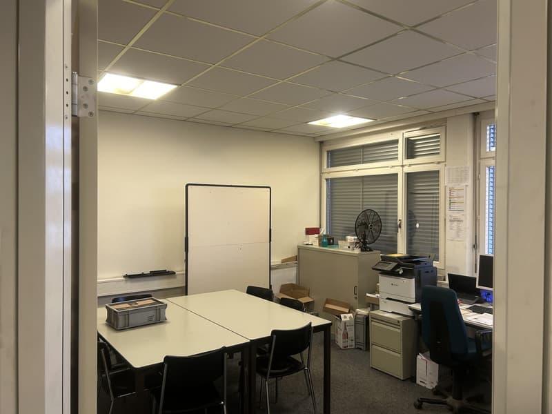 Gewerbefläche EG und Lager/WC 1.UG, Total ca. 146m2 zzgl. der Anlieferung (2)