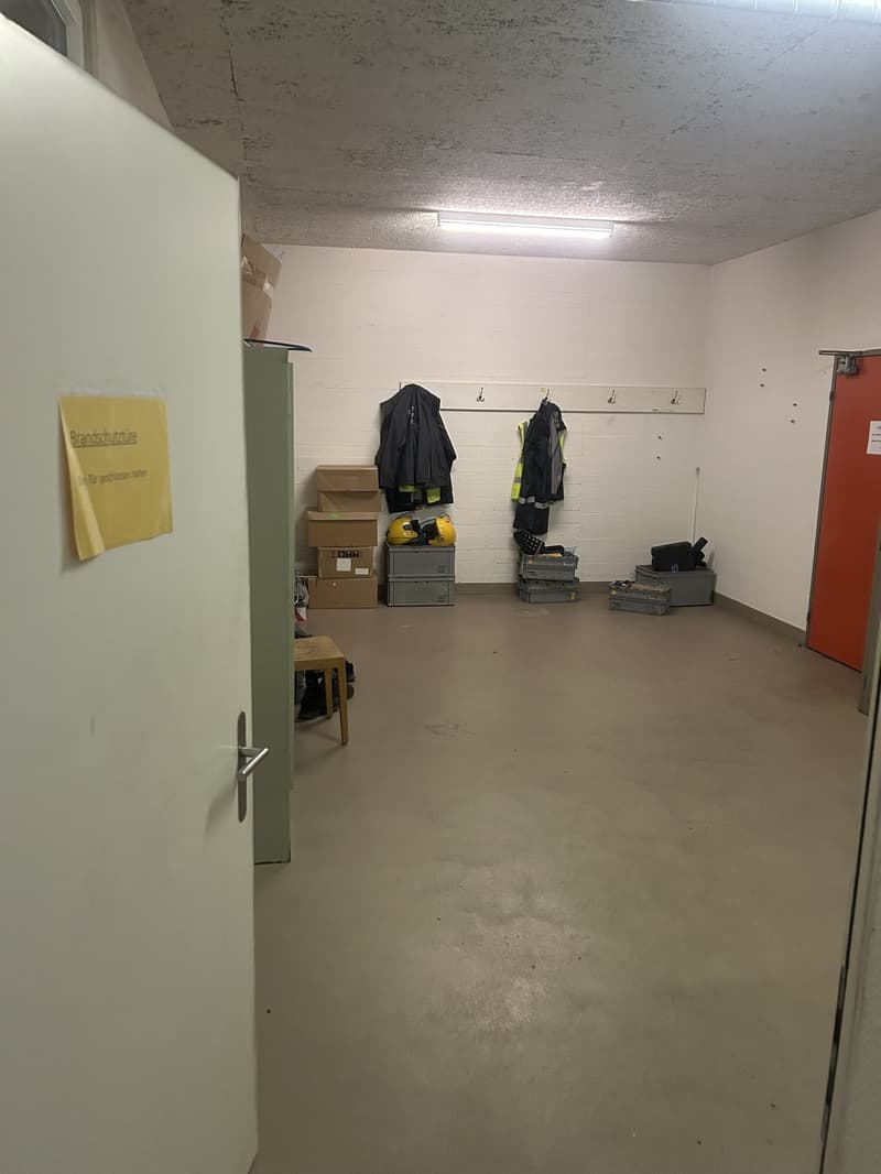 Gewerbefläche EG und Lager/WC 1.UG, Total ca. 146m2 zzgl. der Anlieferung (12)