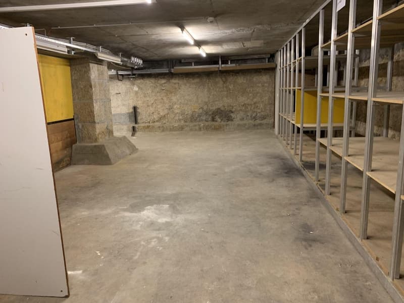 Grand dépôt d'env. 132 m2 à louer au sous-sol à l'Hôtel des Postes à Neuchâtel (6)