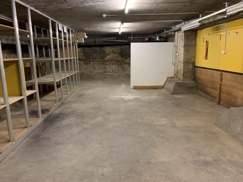 Grand dépôt d'env. 132 m2 à louer au sous-sol à l'Hôtel des Postes à Neuchâtel (3)