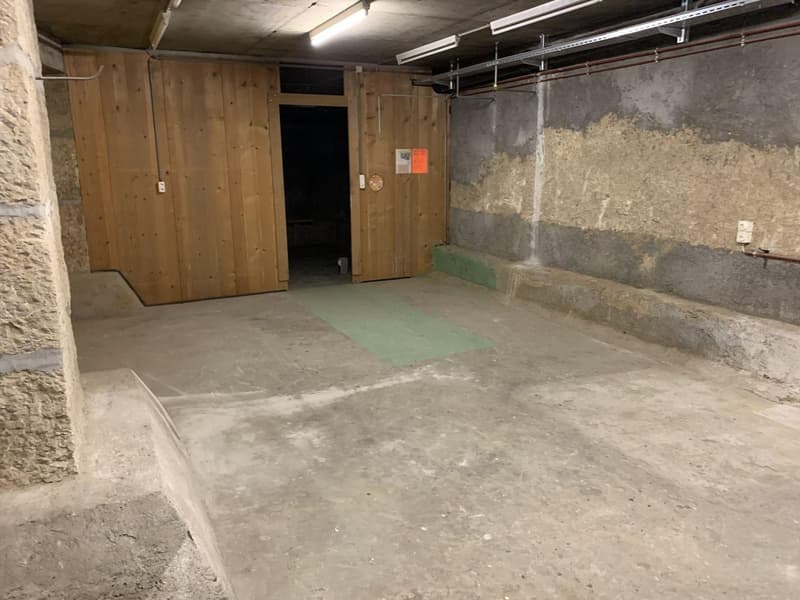 Grand dépôt d'env. 132 m2 à louer au sous-sol à l'Hôtel des Postes à Neuchâtel (5)