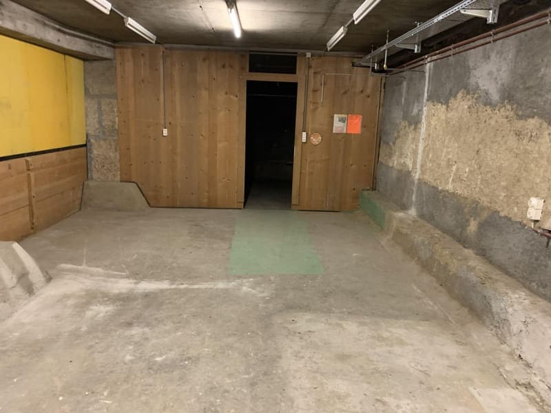 Grand dépôt d'env. 132 m2 à louer au sous-sol à l'Hôtel des Postes à Neuchâtel (4)
