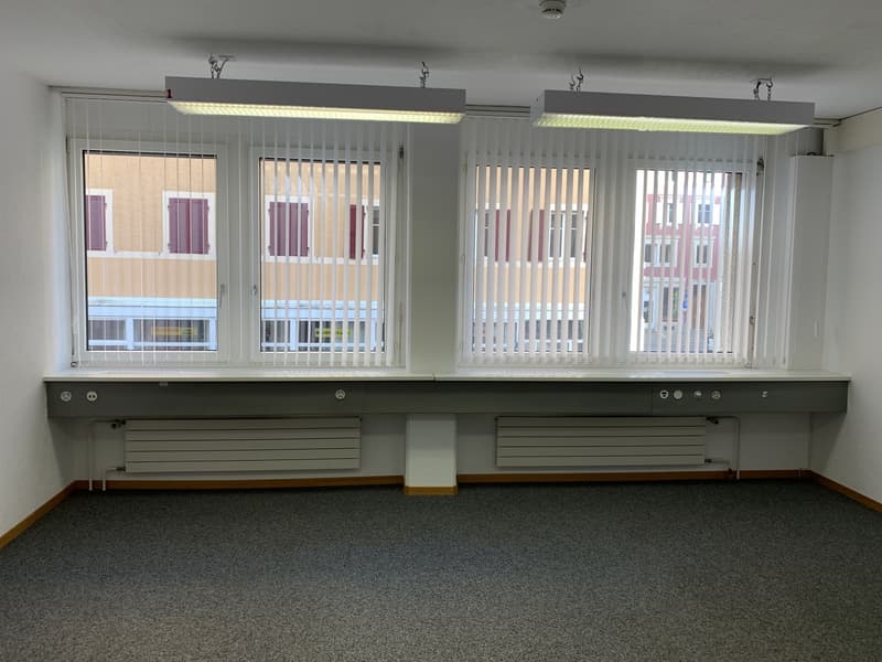 Büro von 27m2 zur Miete in der Nähe des Marktplatzes in La Chaux-de-Fonds (3)